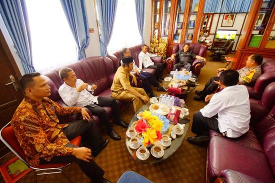 Sambut kedatangan Ka. BNN Sulsel